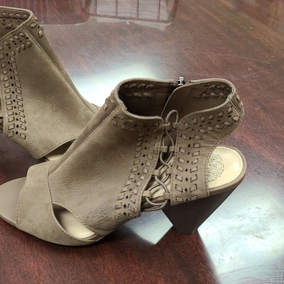 Vince Camuto Open Toe Chunk Heel Shoes 8.5 - Picture 3 of 5